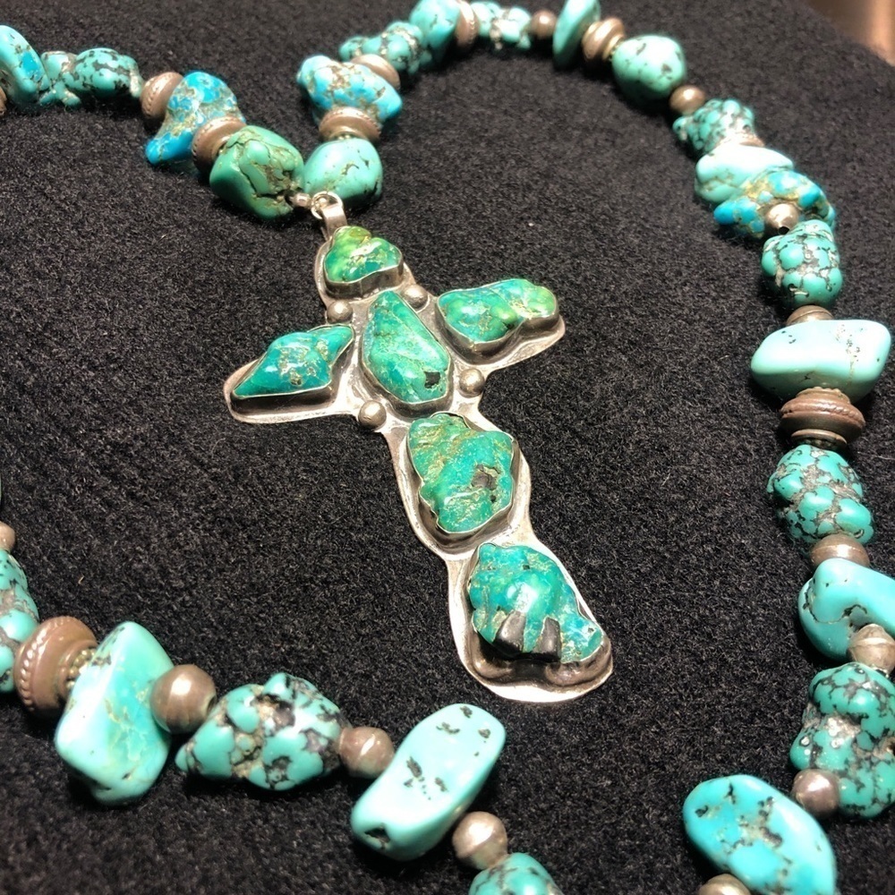 Handmade 4” turquoise cross pendant on an 11.5” turquoise nugget necklace 🤩 - Picture 4 of 17